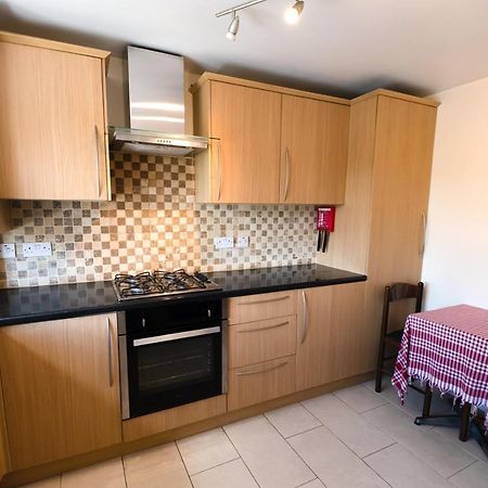 Immaculate 2-Bed Apartment In Isleworth By River Εξωτερικό φωτογραφία