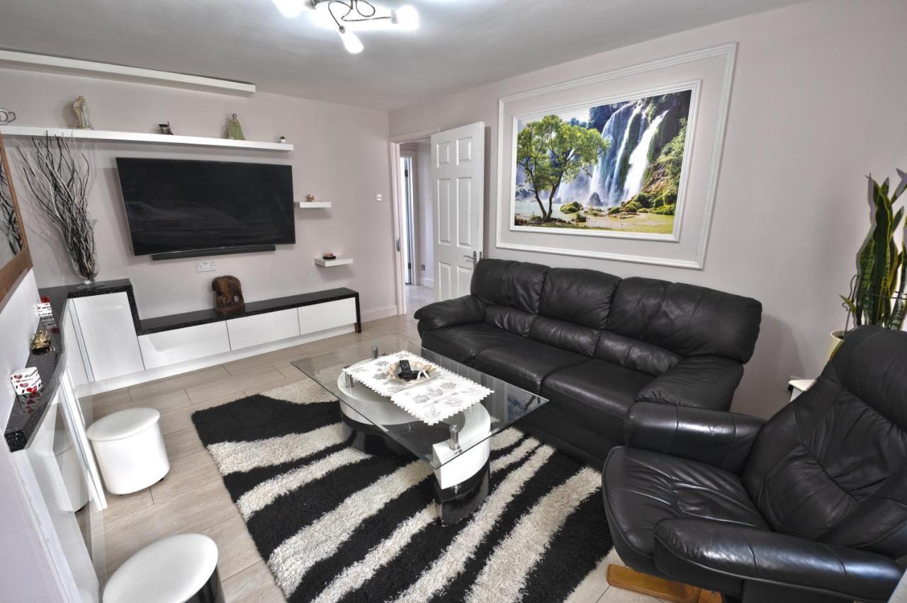 Immaculate 2-Bed Apartment In Isleworth By River Εξωτερικό φωτογραφία