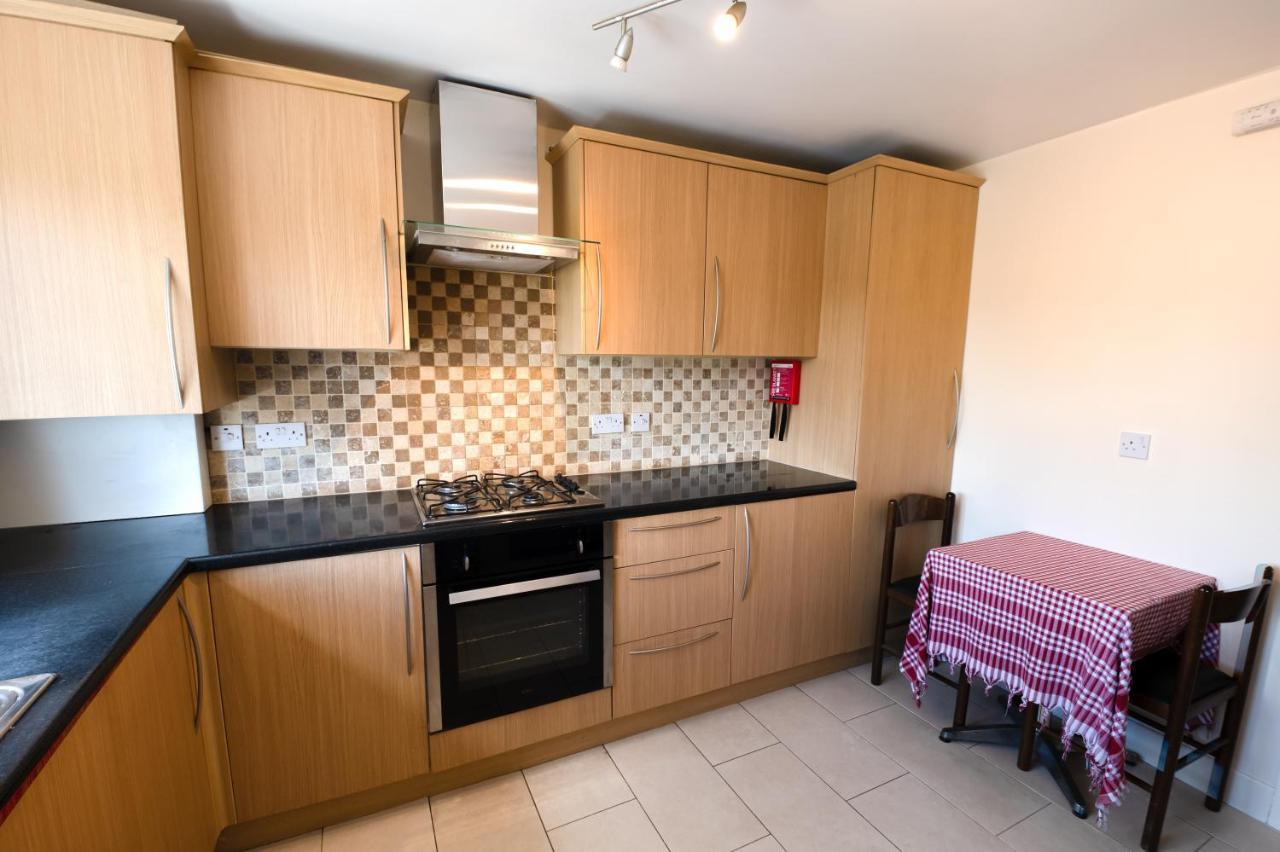 Immaculate 2-Bed Apartment In Isleworth By River Εξωτερικό φωτογραφία