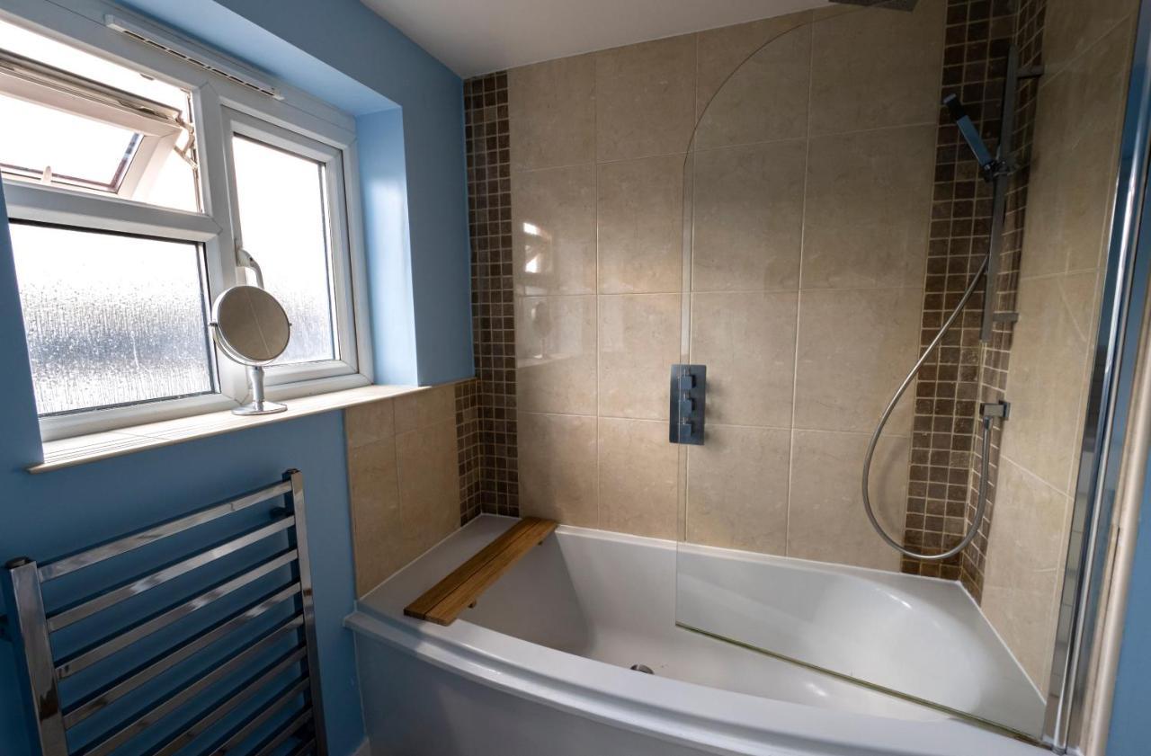 Immaculate 2-Bed Apartment In Isleworth By River Εξωτερικό φωτογραφία