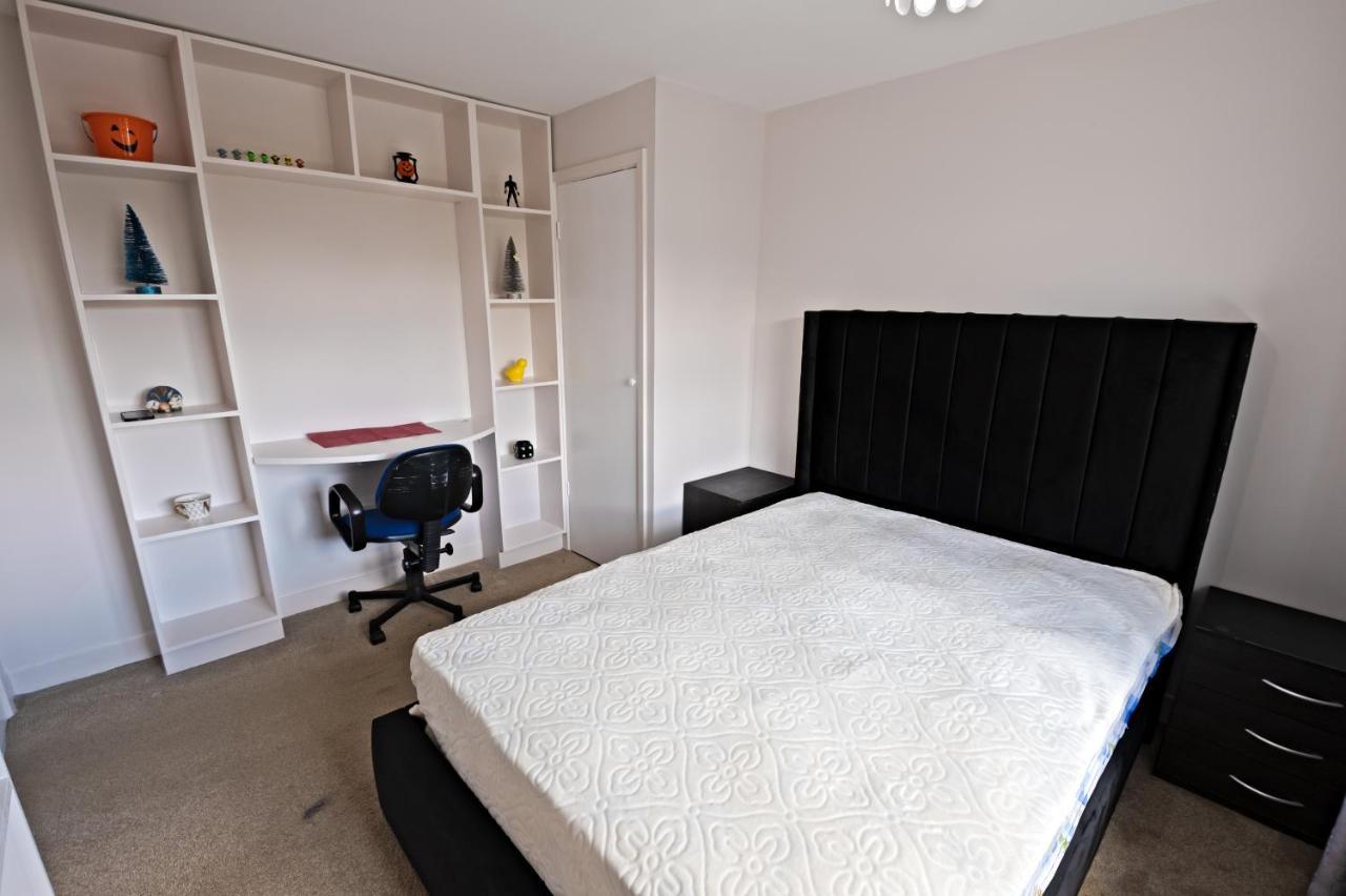 Immaculate 2-Bed Apartment In Isleworth By River Εξωτερικό φωτογραφία