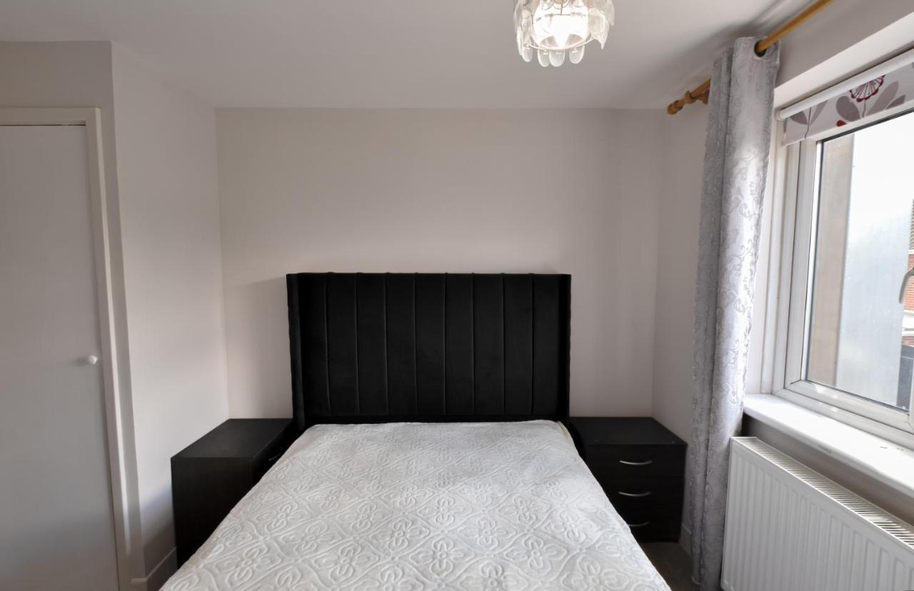Immaculate 2-Bed Apartment In Isleworth By River Εξωτερικό φωτογραφία