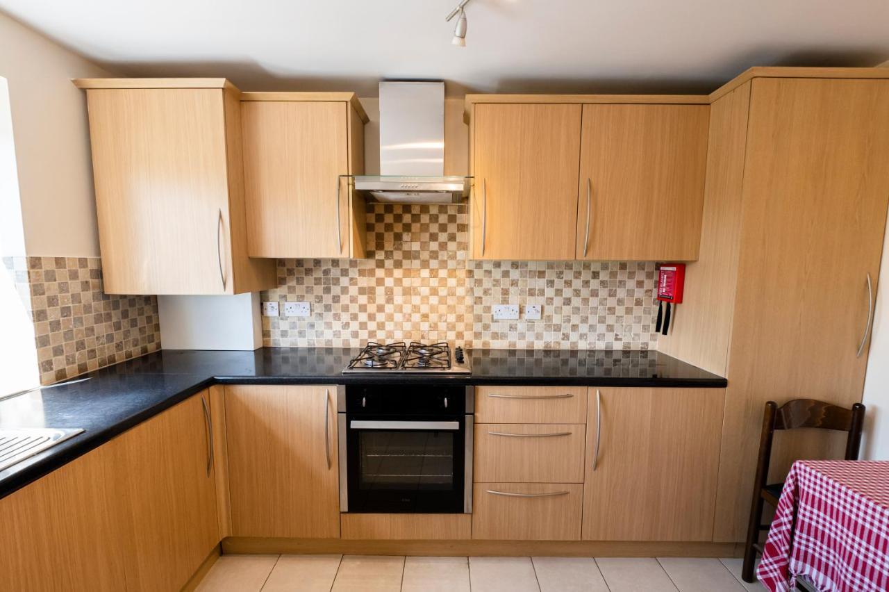 Immaculate 2-Bed Apartment In Isleworth By River Εξωτερικό φωτογραφία